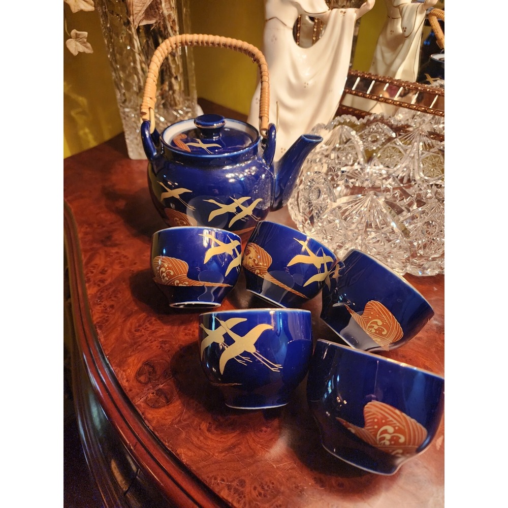 Kutani Cobalt blue Japanese's tea pot & 5 cups displaying elegant flying cranes